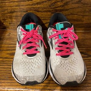 Brooks ghost size 8 running shoes